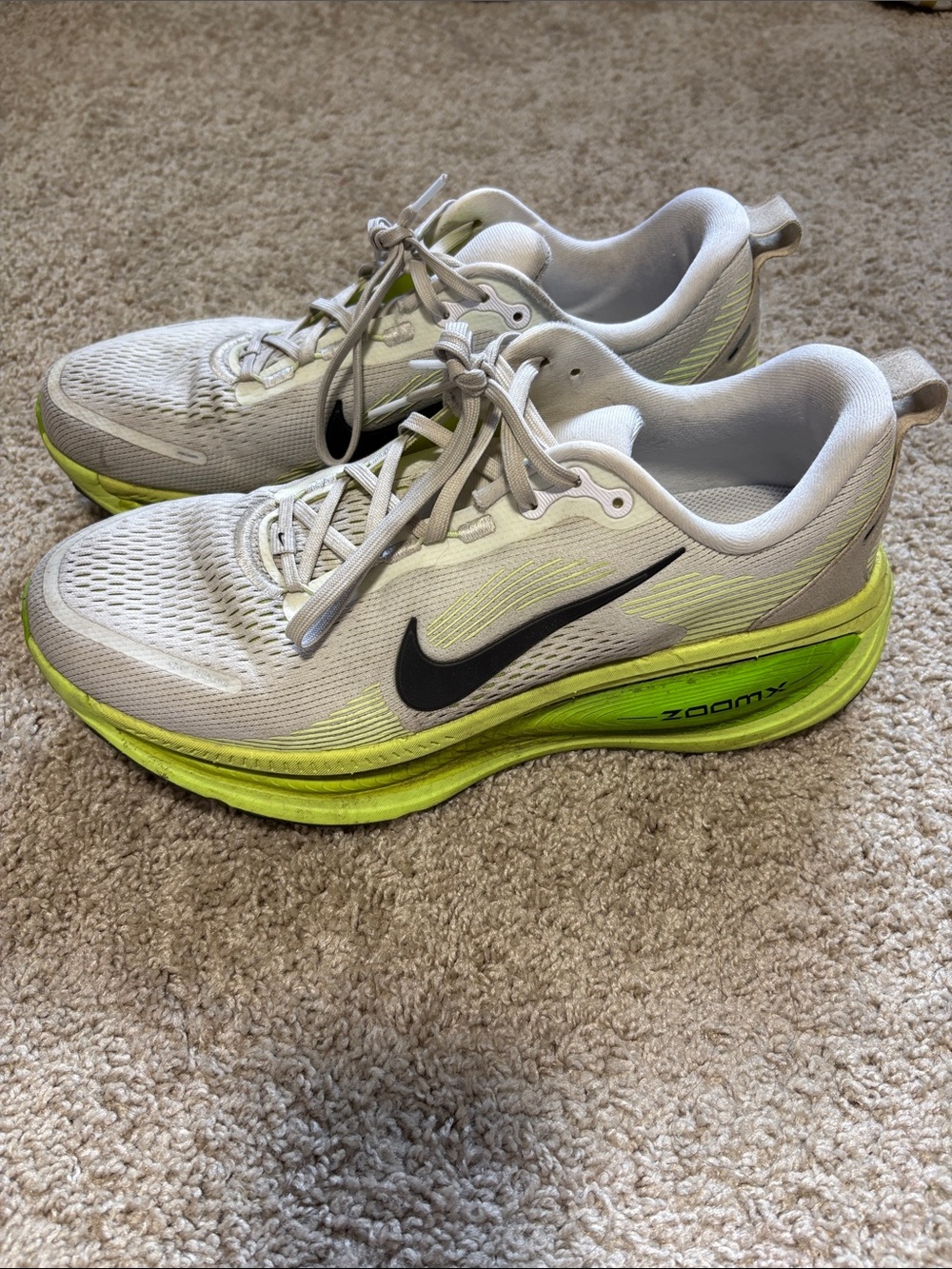 Nike Men’s Vomero 18 White and Lime Green Running Sneakers